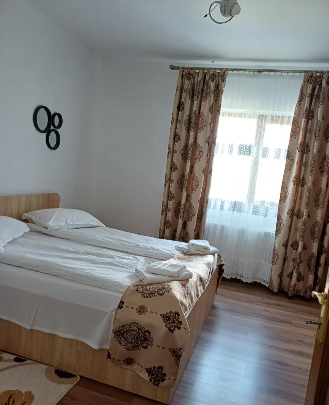 Casa Monica Guest House Dragus Bilik gambar